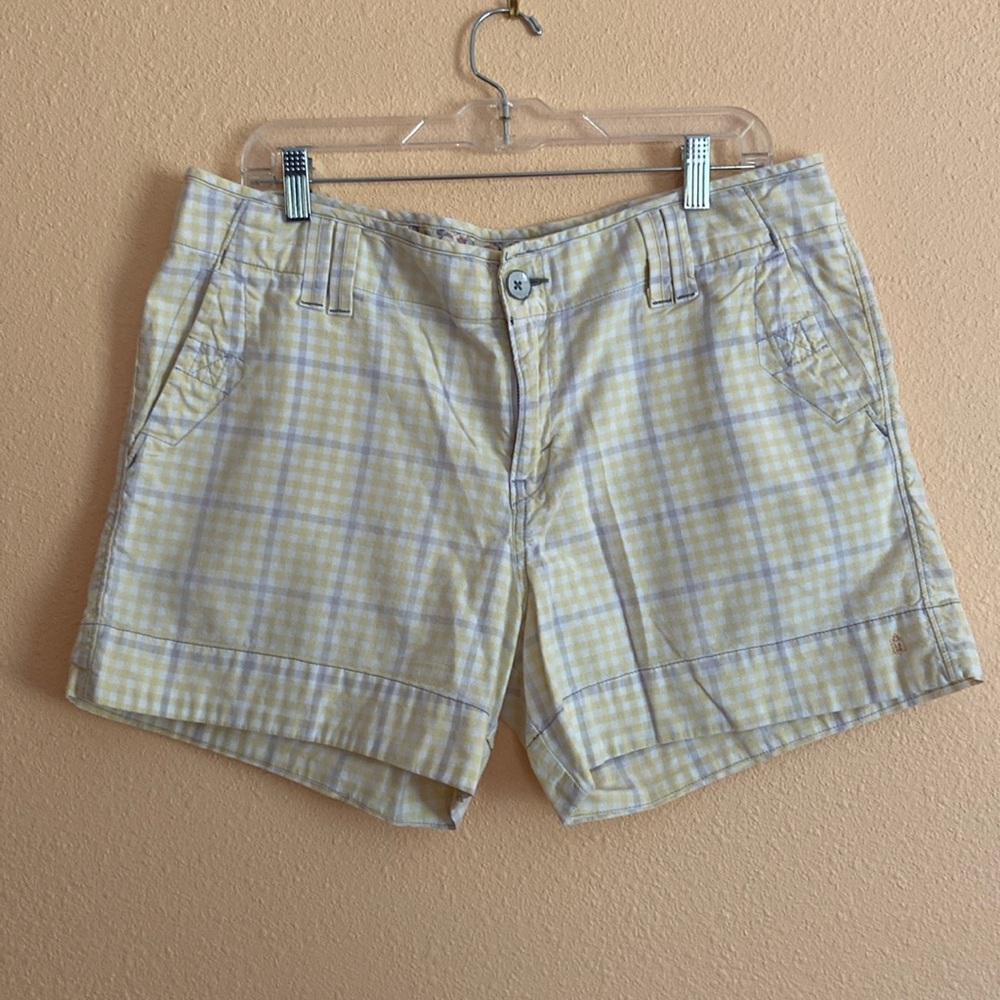Women’s plus Levi’s shorts, yellow and gray checkerboard print, size 14, stretch